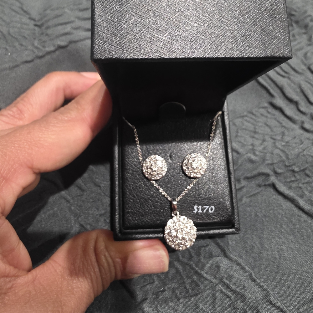Sparkling Silver Necklace and Earring Set